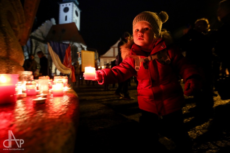 V Táboře lidé oslavovali demokracii. Divadlo Dokola uvedlo premiéru Havlovo hry Prase