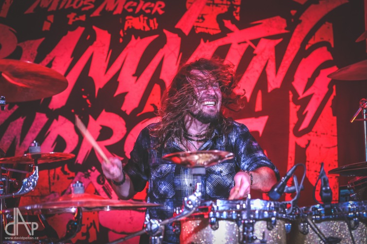 Totální radost ze hry. Bubeník Miloš Meier přivezl do Garage projekt Drumming Syndrome
