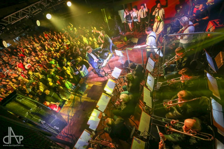 Peshata oslavila 25 let. Vypomohl jí Swing Band, Stará Pešatová i Volant