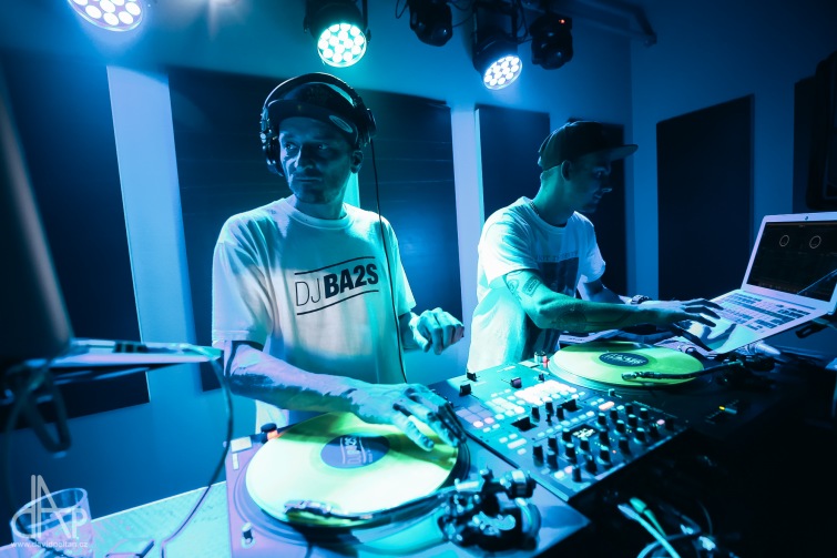 Sklep se houpal v rytmu reggae, navštívil ho BA2S z Chaozzu