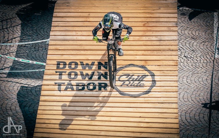 Downtown Tábor přichystal jezdcům náročnou trať. Podrobil si ji mistr světa Tomáš Slavík