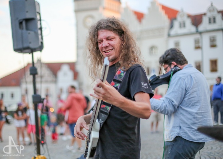 Hifi roztančili na táborském rynku malé i velké. Vystřídá je jazz i post punk