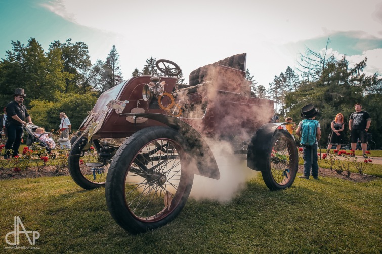 Parní automobil Ferdinanda d´Este oslavil 120 let, přijel i Harley na páru