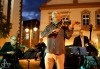 Stánek navštívily kvintety. Amadeus zahráli na náměstí Vivaldiho, BraAgas evropské lidovky