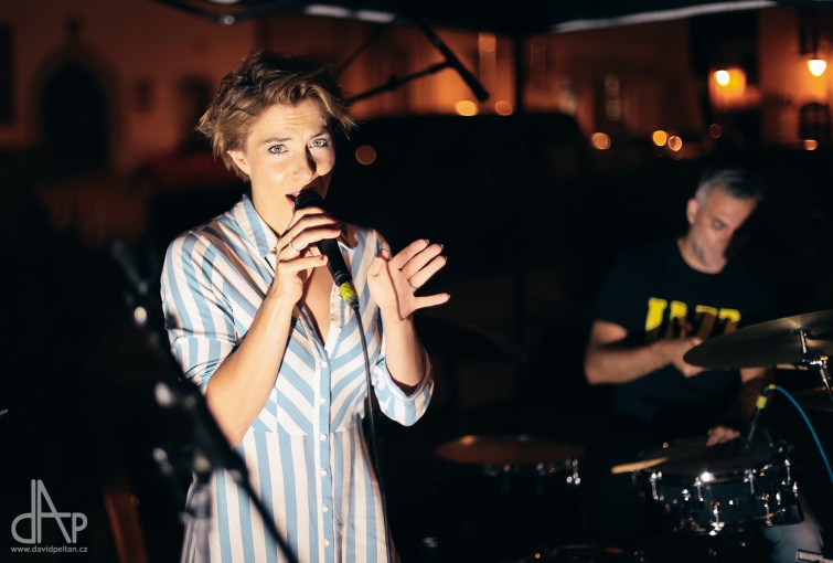 Tereza Krippnerová s Masters zahalila náměstí něhou. Stánek očekává Černý mosty