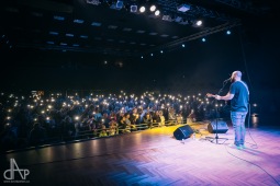 Pokáč uzavřel 14. ročník Táborského festivalu vína. Lidé s ním odzpívali většinu koncertu