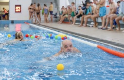 Vánoční hecboj dvojic byl zdravě vyhecovaný. Děti mnohdy měřily síly s dospělými