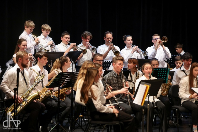 Mladý orchestr Svišti v orchestřišti před Vánocemi zářil