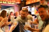 Jihočeská výtvarnice Šárka Vildová vystavuje v Rock Café. Přijel i bojovník Jiří Procházka