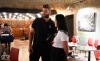 Jihočeská výtvarnice Šárka Vildová vystavuje v Rock Café. Přijel i bojovník Jiří Procházka