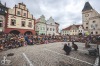 Komedianty v ulicích i návštěvníky skrápěl déšť. Nadšené publikum ale neodradil