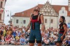 Komedianty v ulicích i návštěvníky skrápěl déšť. Nadšené publikum ale neodradil