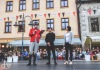 Komedianty v ulicích i návštěvníky skrápěl déšť. Nadšené publikum ale neodradil