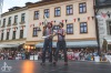 Komedianty v ulicích i návštěvníky skrápěl déšť. Nadšené publikum ale neodradil