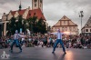 Komedianty v ulicích i návštěvníky skrápěl déšť. Nadšené publikum ale neodradil