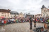 Komedianty v ulicích i návštěvníky skrápěl déšť. Nadšené publikum ale neodradil