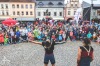 Komedianty v ulicích i návštěvníky skrápěl déšť. Nadšené publikum ale neodradil