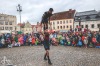 Komedianty v ulicích i návštěvníky skrápěl déšť. Nadšené publikum ale neodradil