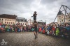 Komedianty v ulicích i návštěvníky skrápěl déšť. Nadšené publikum ale neodradil