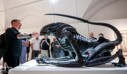 Vetřelec na Hluboké. Alšova jihočeská galerie vystavuje práce HR Gigera. Jak na něj vzpomíná spolupracovník David N. Jahn?