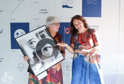 Foyer táborského Kina Svět má novou podobu. Kavárnu ozdobila výstava fotografií Šechtlové
