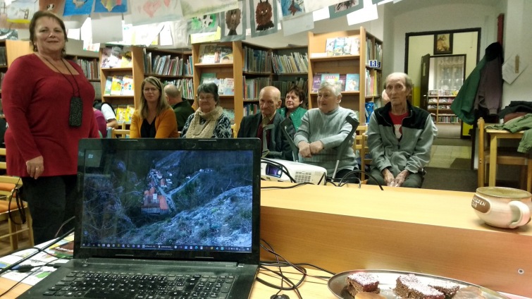 Netolická knihovna zažila světovou premiéru, výherkyně soutěže si odnesla tři oříšky