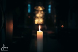 Skauti přivezli Betlémské světlo. Symbol naděje, lásky a míru se šíří domácnostmi   