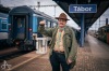 Skauti přivezli Betlémské světlo. Symbol naděje, lásky a míru se šíří domácnostmi   