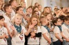Lucie Bílá, Pokáč, Václav Noid Bárta, Richard Krajčo a 300 děti! K pokračování příběhu o psu Gumpovi točili videoklip