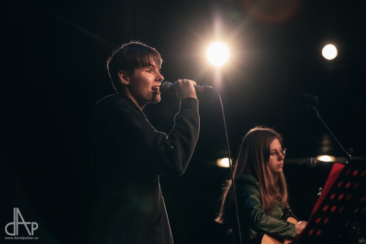 Základní umělecké školy z celého kraje ukázaly jinou tvář. Spektrem zněl skvělý pop, rock i řízný metal