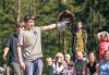Kozí hrádek ovládli dravci, nad letním kinem to jiskřilo