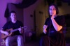 Déšť vyhnal Kalle do průchodu. V Třeboni si tak lidé užili unikátní koncert