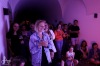 Déšť vyhnal Kalle do průchodu. V Třeboni si tak lidé užili unikátní koncert