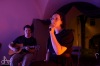 Déšť vyhnal Kalle do průchodu. V Třeboni si tak lidé užili unikátní koncert