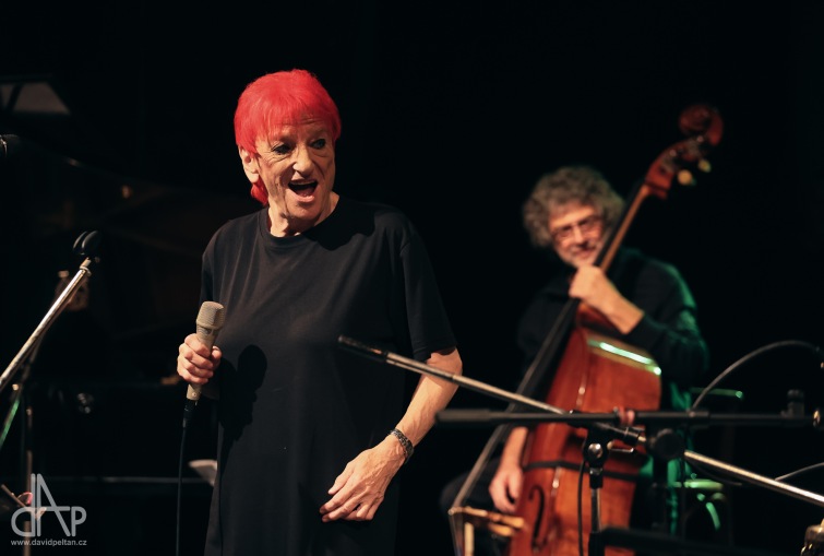 Jana Koubková 80 let. Jana Uriel Kratochvílová přinesla