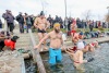 Voda tři stupně, vzduch jeden. Účastníkům 34. vánočního namáčení bylo ve vodě lépe 