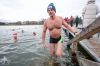 Voda tři stupně, vzduch jeden. Účastníkům 34. vánočního namáčení bylo ve vodě lépe 