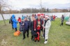 Voda tři stupně, vzduch jeden. Účastníkům 34. vánočního namáčení bylo ve vodě lépe 