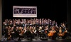 Husí kůže. Orchestru Bolech vypomohlo 50 pěvců a se ctí představili dílo Vítězslava Nováka