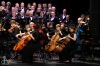 Husí kůže. Orchestru Bolech vypomohlo 50 pěvců a se ctí představili dílo Vítězslava Nováka