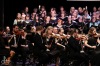 Husí kůže. Orchestru Bolech vypomohlo 50 pěvců a se ctí představili dílo Vítězslava Nováka