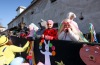 V Měšicích autobus porazil kobylu. Na nohy ji postavila zelená a jelo se na hasiče
