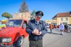 V Měšicích autobus porazil kobylu. Na nohy ji postavila zelená a jelo se na hasiče