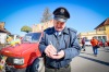 V Měšicích autobus porazil kobylu. Na nohy ji postavila zelená a jelo se na hasiče