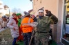 V Měšicích autobus porazil kobylu. Na nohy ji postavila zelená a jelo se na hasiče