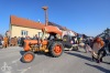 V Měšicích autobus porazil kobylu. Na nohy ji postavila zelená a jelo se na hasiče