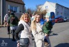 V Měšicích autobus porazil kobylu. Na nohy ji postavila zelená a jelo se na hasiče