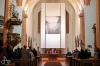Oltář děkanského kostela v Táboře zakrylo unikátní postní plátno s jihočeskou pouští