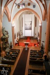 Oltář děkanského kostela v Táboře zakrylo unikátní postní plátno s jihočeskou pouští
