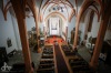 Oltář děkanského kostela v Táboře zakrylo unikátní postní plátno s jihočeskou pouští